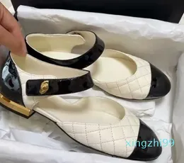 Chaussures de luxe rétro à boucle pour femmes, chaussures de ballet plates à bout rond, noires et blanches, pour filles et dames, Resort, plage, Banquet