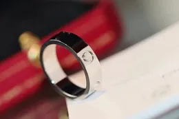 مصمم فضية الحب رقيقة رقيقة للنساء طلاء كهربائي 18K أعلى V-Gold Love Screw Ring Classic Premium Gold Ring for Gift with Box