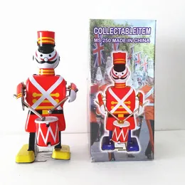 مجموعة مضحكة للبالغين Retro Wind Up Tuy Metal Tin Military Band Robot Robot Drummer Toy Clockwork Toy Toy Agaure Kids 240104