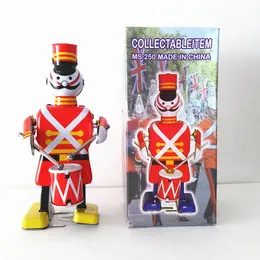 Collezione divertente per adulti Giocattolo retrò a carica in metallo Banda militare robot batterista Giocattolo meccanico Figure giocattolo a orologeria regalo per bambini 240104