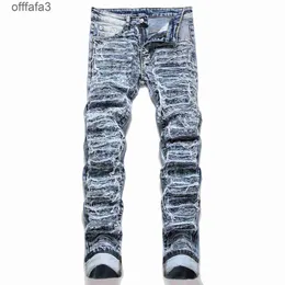 Lila Jeans Herrenhose Diese Streetwear-Herrenhose aus dem Herbst 2024 hat Löcher, Schnitte und getragene weiße, kleine, elastische, trendige Mid-Rise-Hosen mit geradem Bein