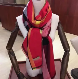 Projektanci luksusowy kolor szalika z kobietami szalik projektowanie mody Materiał Temperament Wszechstronny Walentyn 039S Day Wysoka jakość1277136