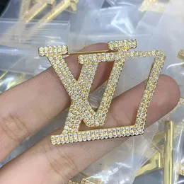 Wholesale Brand Designer Letter L Pins Brooch Fashion Famous luis Pearl Luxury Couples vuttonity Individuality Rhinestone Suit Pin Jewelry Accessories kl10f