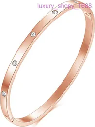 Bildäckens klassiska designerarmband för män och kvinnliga juvelerare 4mm breda rostfritt stål Regelbundet kubiskt zirkon fyllt öppet spänne har originallåda