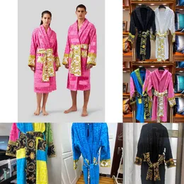 Robes Velvet Bathrobe Robe Designers Barock Fashion Pyjamas Mens Women Letter Jacquard Printing Barocco Print Sleeves Shawl Collar Pock