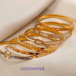 Bracciale per pneumatici per auto Moda donna Coreana in acciaio al titanio Femminile e versatile Personalizzato Avanzato Pieno di diamanti Rete a luce rossa Lusso con scatola originale