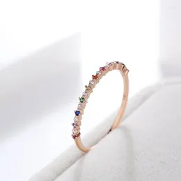 Cluster-Ringe, dünner Stil, mehrfarbiger kubischer Zirkon-Stein-Ring für Frauen, Roségold-Farbe, modischer Fingerschmuck