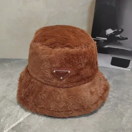 Tasarımcı kova şapkası takılı şapkalar güneş, kaputu önlemek peluş mektup mizaç çok yönlü şapka tasarımı moda çift seyahat şapkaları
