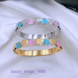 Pulseras de diseñador de neumáticos para automóviles para mujeres y hombres Pulsera de acero de titanio 2024 Nueva versión coreana 18k Joyería de red sin decoloración de acero inoxidable con caja original EJP8