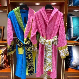 Velvet Batrobe Robe Tasarımcıları Barok Moda Pijamalar Erkek Kadınlar Mektup Jakard Baskı Barocco Baskı Kolları Şal Yaka Cep Kemeri 100% pamuk 22