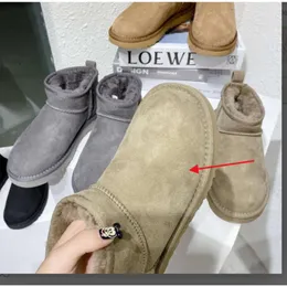 Furly Luxury Fur Boots Womens Casual 2024 Shoes Boot Uug Girl Top Designer Sandal Low Winter Warm Snow Mini Same Waterproof Slip Sleeve Cotton 74kg