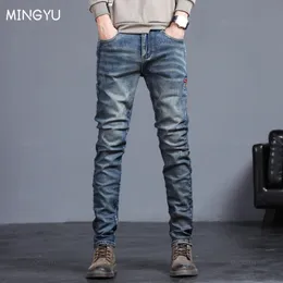 2023 outono inverno calças de brim masculinas vintage azul cor sólida elástico clássico masculino fino moda denim calças masculinas y240104