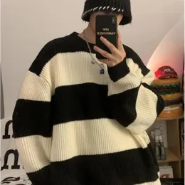 Mode koreanska retro randiga män stickad tröja vinter y2k gata stil personlig värme harajuku förtjockade enkel hoodie 240104