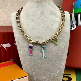 Новые ювелирные изделия, золотой кубинский титановый стальной кулон с надписью «Друг» для мужчин и женщин, модное ожерелье, аксессуары для вечеринок в стиле хип-хоп