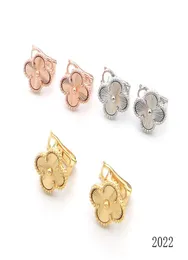 Kvinnor Luxury Designer Studörhängen Fourleaf Clover Cleef Flower Earrings Fashion 18K Gold Engraved Earring Jewelry2674983