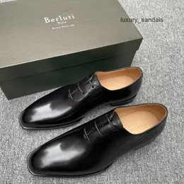 Berluti Herren-Lederschuhe, lässig Berluti Herren-Lederschuhe, lässig, handgefertigte, kaltklebende, formelle Lederschuhe von Goodyear, französische Oxford-Schuhe, britische Hi