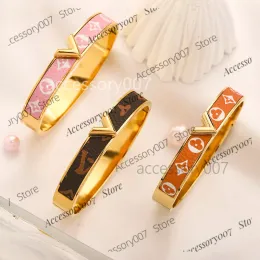 Pulsera de joyería de diseño Brazalete de cuero dorado de acero inoxidable Pulseras Mujer Diseñador de lujo Carta rosa Joyería Brazaletes de regalo Pulsera para hombre