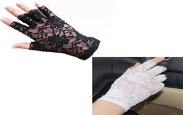 2016 femmes vintage incroyable Goth fête crème solaire Sexy habillé dentelle gants antiuv mitaines sans doigts Style7516023