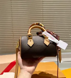 Designershoulder çanta lüks deri yastık el çantası klasik mini seyahat crossbody çantaları kaliteli kadın erkekler ünlü tote cüzdan ipek eşarplar