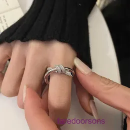 Family T Double Ring Tifannissm Ringe Zirkon Twisted Open für Frauen mit einzigartigem Design, modischer Persönlichkeit, schlichtem Temperament, vielseitig, mit Originalverpackung