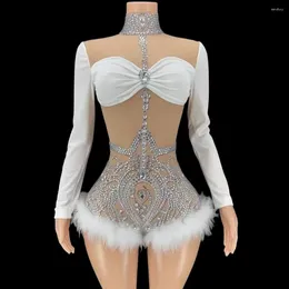 Stage Wear Nude Brillant Strass Cristal Blanc Manches Longues Plumes Sexy Bodys Pour Femmes Discothèque DJ Vêtements Chanteur Costume