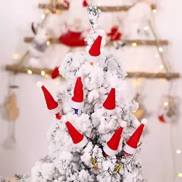 50 pezzi di cappelli di Natale da tavola Mini cappello da Babbo Natale Forchetta Coltello Borsa per posate Tazza Bottiglie di vino Coperchio Decorazioni 230920