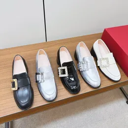Sko maker designer kvinnors casual skor strass patent läder ensamstående skor professionella skor bröllopskor formella skor kvinnor märkesskor ny beige färg