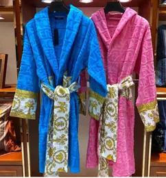 Roupão de banho de veludo Robe Designers Barroco Moda Pijama Mens Mulheres Carta Jacquard Impressão Barocco Imprimir Mangas Xaile Collar Bolso Cinto 100% Algodão 69ess