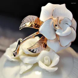 Broches de metal vintage flor broche namorada presente charme rosa personalidade jóias alta qualidade presentes simples amigos