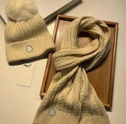 Högkvalitet Cashmere Scarf Hat Winter Fashion Lovers With Fox Fur Ball Classic Suit Men and Women Designers för att hålla WARM ESSENTIA2072340