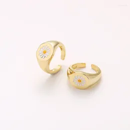 Cluster Rings 2024 Korean Style Daisy Flower For Girls Retro Gold Plated Enamel Ring Charm Women Cocktail Party Jewelry