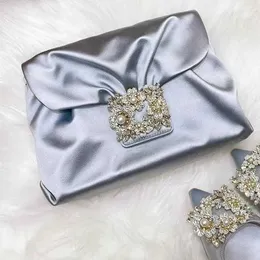 Bolsa feminina primavera/verão Instagram popular mesmo estilo diamante botão quadrado cetim bolsa versátil bolsa crossbody240115