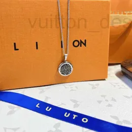 Pendant Necklaces Designer Brand Selected Luxury Exquisite Silver Plated Premium Young Style Long Chain Fashion Gift Couple Family and Friends BGCP