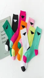 Разные цвета, треугольные носки с буквами, женские повседневные хлопковые носки для девочек, мягкие дышащие модные чулочно-носочные изделия, цельные 6332133