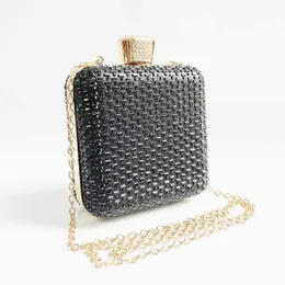 Bolsa de noite conjunto de diamantes pequena bolsa quadrada banquete mini vestido bolsa portátil bolsa de corrente quadrada feminina bag240115