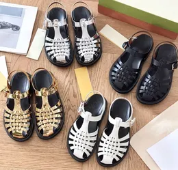 Kvinnors läder handarbete vävda platt romerska sandaler Kvinnor Fashion Luxury Designer Sandaler Flat Casual Shoes White Gold
