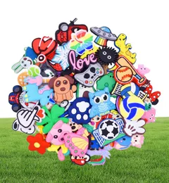 30200PCS Whole Random Cartoon Pig Shoes Charms Animal Buckle For Kids Xmas Party Gift Shoe Decration Accessories5639459