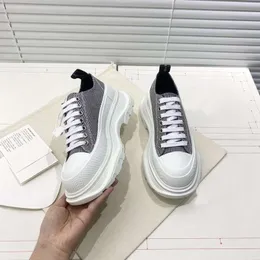 Välkänd designer lågtopp sneakers slät stövlar casual canvas shoelaces mode trend brast nya par 2024