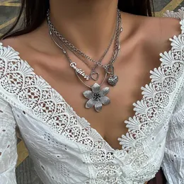 Collares colgantes 4 unids / set multicapa punk gran flor amor corazón gargantilla collar diosa goth OT hebilla cadena joyería elegante Y2K Accesorios