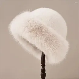 Berets 2024 Big Fluffy Fauxe Murce Bucket Hat для женщин