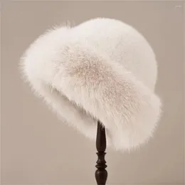 BERETS 2024 BIG FLUFFY FAUX FUR BUCKET WOMBEN for Women Luxury Plush Fisherman 따뜻한 겨울 두껍게 차가운 눈이 내리는 날 파나마 모자