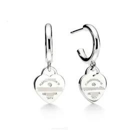 Pendientes con colgante de marca de diamantes y corazón de plata S925, pendientes versátiles de moda de precisión para mujer AO1H