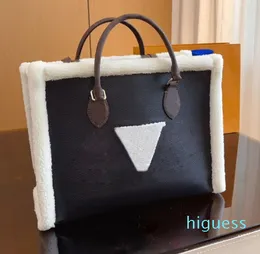 2024 Yeni Kadın Peluş Omuz Tote Çanta Klasik Crossbody Çantalar Kış Moda Hobo Tohumları