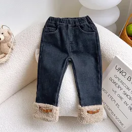 Осень-зима, детские штаны для девочек, хлопковые флисовые теплые толстые детские джинсы, свободная однотонная верхняя одежда с заплатками, брюки для малышей 240106