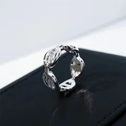 Anello di design per donna e uomo Anello al naso di maiale 18k di fascia alta Nuovo V Gold CNC squisita catena intagliata Premium Sense Hollow Donna versatile