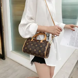 2024 novas bolsas femininas de luxo designer de alta qualidade boston travesseiro saco feminino portátil primavera e verão crossbody internet celebridade all-matching