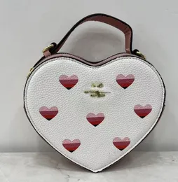 Borse di design di lusso a forma di cuore di pesca per le donne 2024 Borsa di nuova moda Semplice e versatile Borsa a tracolla piccola a spalla da donna