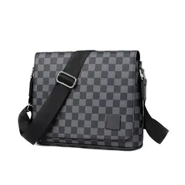 Nya handväskor herrväska cross-body väska designer axel svart färg mode klassisk retro portfölj hög kvalitet 2210 fabriksuttag