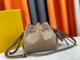 top Designer di moda Borsa a secchiello di alta qualità Portamonete rotondo gratuito con tracolla staccabile Borsa a tracolla con angolo multiplo all'indietro Borsa a tracolla