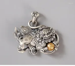 Naszyjniki wiszące retro wykonane stary złota haft haftowa solidna srebrna lwa śniegowy w stylu Men's Style Bezpośrednia sprzedaż bezpośrednia